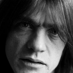 Malcolm Young 飾演 Self - Rhythm Guitar