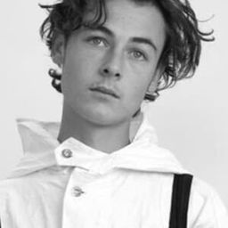 Florian Regtien 飾演 Alexander