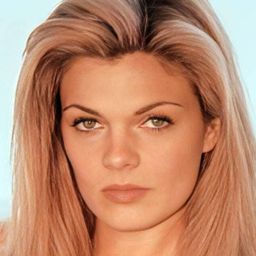 Cheryl Bartel 飾演 Ginger