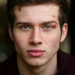 奧利佛·史塔克 飾演 Pack Leader