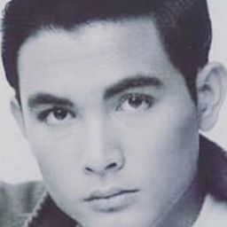 Varut Woratham 飾演 Hangle