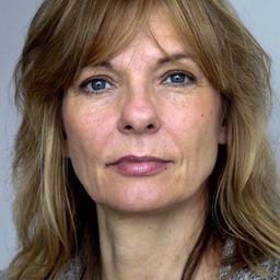 Gunnel Fred 飾演 Eva