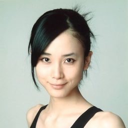 安部魔凜碧 飾演 