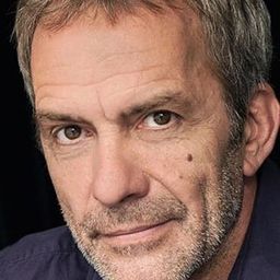 Paul Frielinghaus 飾演 Hans