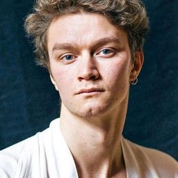 Tijmen Govaerts 飾演 Lewis