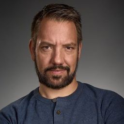 Frank Stüdgens 飾演 Dirk