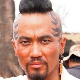 Zhang Dong 飾演 Jin Gang