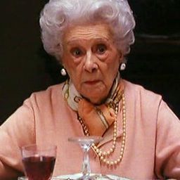 Aurora Redondo 飾演 Abuela de Ana