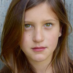 Habree Larratt 飾演 Scooter Girl