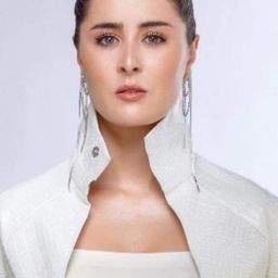 Aisha Bin Ahmed 飾演 هنا (علياء / مي / ملك)