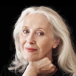 茱莉亞·布雷克 - A Difficult Woman演員 飾演Mrs. McKenzie