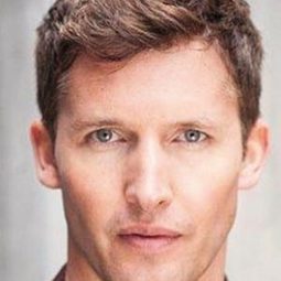 James Blunt 飾演 Self