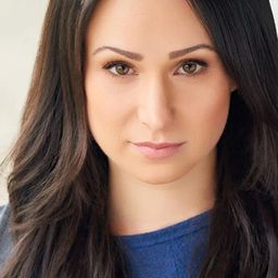 Danielle Judovits 飾演 Angelina Poultrie (voice)