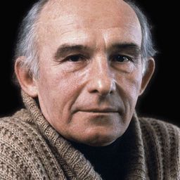 亨利·畢斯塔 飾演 Comrade Janik