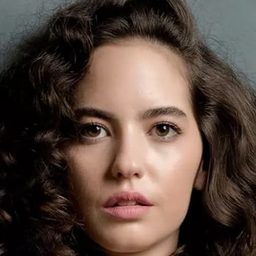 艾茲吉·珊勒 飾演 Fatoş