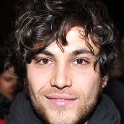 Warren Guetta 飾演 David Lévy