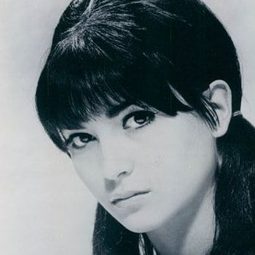 Jacqueline Giroux - 威猛奇兵演員 飾演Claudia Leith