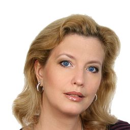 Natalya Kishova 飾演 Officer's Girlfriend