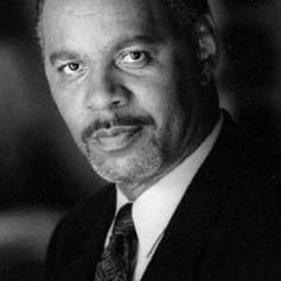 Nathaniel DeVeaux 飾演 Sheriff Warren Easter