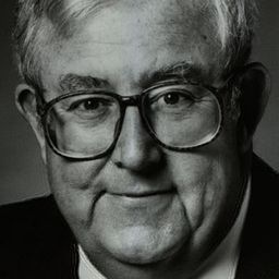 Noel Ferrier - Demonstrator演員 飾演Governor General