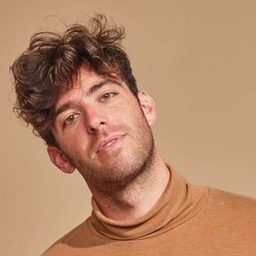 Jonah Feingold 飾演 Leo Kadner