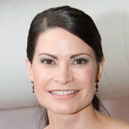 Jacqueline Samuda 飾演 Nirrti