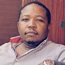 普雷斯利·史溫內亞格 飾演 