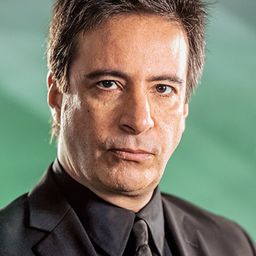 卡洛斯·卡林 飾演 