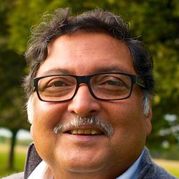Sugata Mitra 飾演 Self