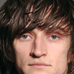 Юрий Чурсин 飾演 Kevin