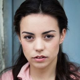 Marta Castellote 飾演 Ana