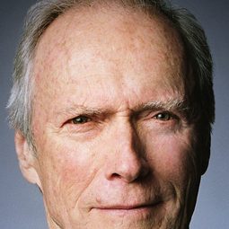 奇連·伊士活 飾演 Self - Presenter