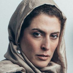 貝納絲扎法里 - 喧嘩與騷動演員 飾演