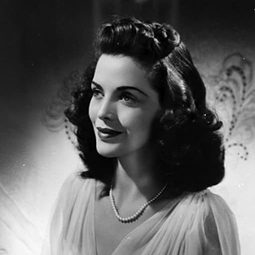 Carol Bruce - 小腳板走天涯 4演員 飾演Old One (voice)