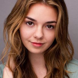 Ava DeMary 飾演 Danielle