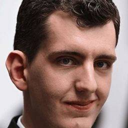 Thibaut Conan 飾演 Thibaut