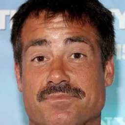 彼得·丹特 - 燃情夏日演員 飾演Dinger