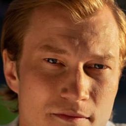 威爾海姆·恩克爾 飾演 Lars "Lasse" Jansson