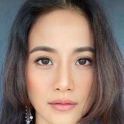 Kullanat Preeyawat 飾演 Ja