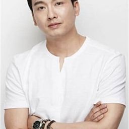 Jung Eun-Chan 飾演 Jo