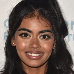 梅根·蘇里 飾演 Camille