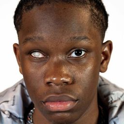 Mohamed-Lamine Cissé 飾演 Lamine