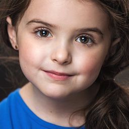 Juliana Davies 飾演 Kali Lambert