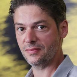 薩謬爾·朱易 飾演 Eddy