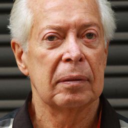 Carlos Lasarte - 80分鐘死亡續播演員 飾演César