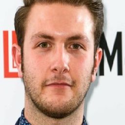 Anthony Ilott 飾演 Danny