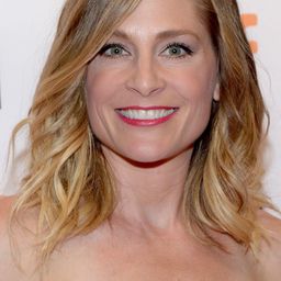 Tara Spencer-Nairn 飾演 Suzanne