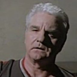 Thomas Wagner - 新岳父大人演員 飾演Police Officer