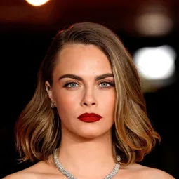 卡拉·迪瓦伊 - 莎賓娜卡本特：無厘頭聖誕演員 飾演Self