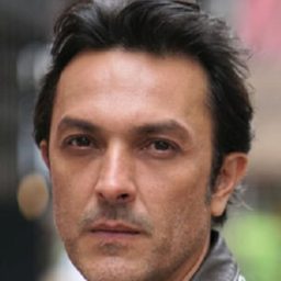 Olivier Sitruk 飾演 Marc